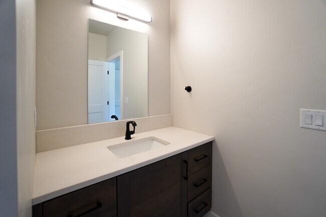 Building Photo - 3045 S Honeycomb Way