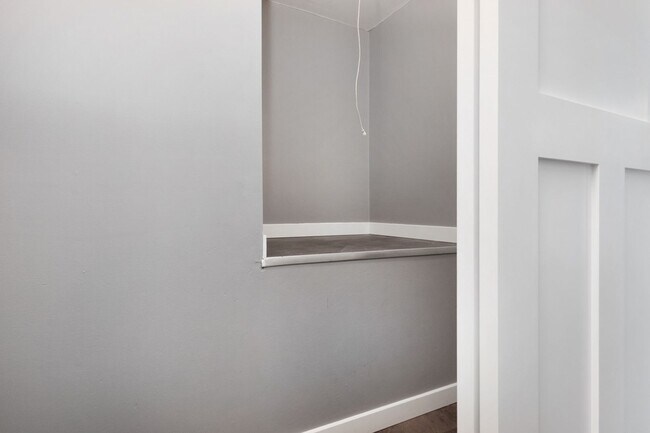 Building Photo - 1801 Elaine Dr