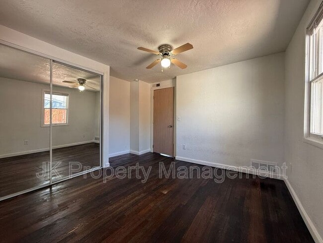 Building Photo - 1409 6th Ave NW
