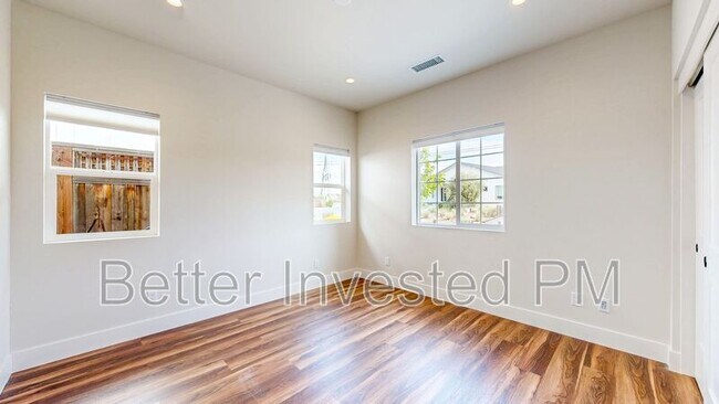 Building Photo - 4565 Brighton Dr