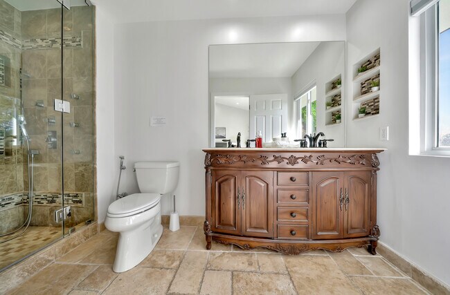 Building Photo - 5565 Ostin Ave