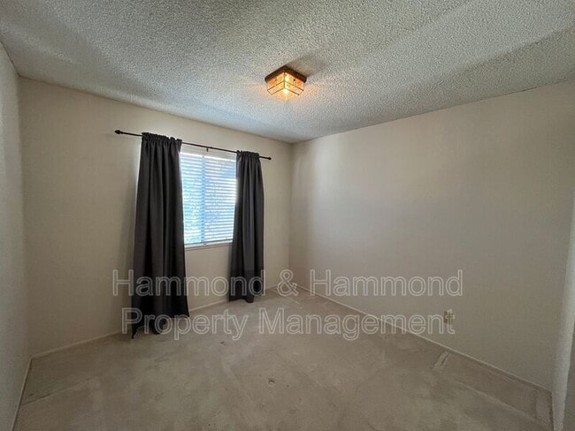 Building Photo - 11735 La Tierra Ct