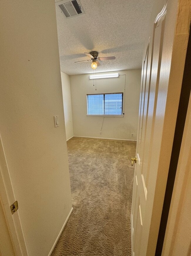 Building Photo - Ready For Move In - Nice 3/2 in West SA In...