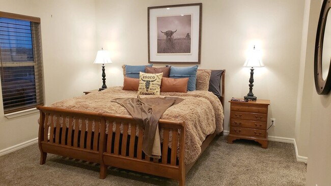 Building Photo - Gorgeous location, spectacular amenities, 3 bedroom furnished home for rent.