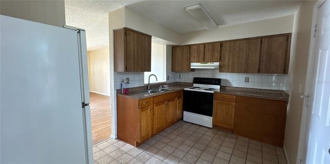 Building Photo - 12329 Park Blvd