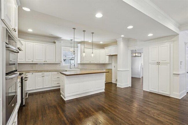 Building Photo - 546 Highland Ave NE