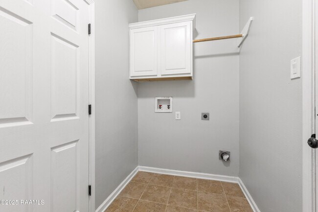 Building Photo - 307 Flanders Ridge Dr