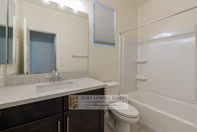 Building Photo - 8443 S 164th Dr