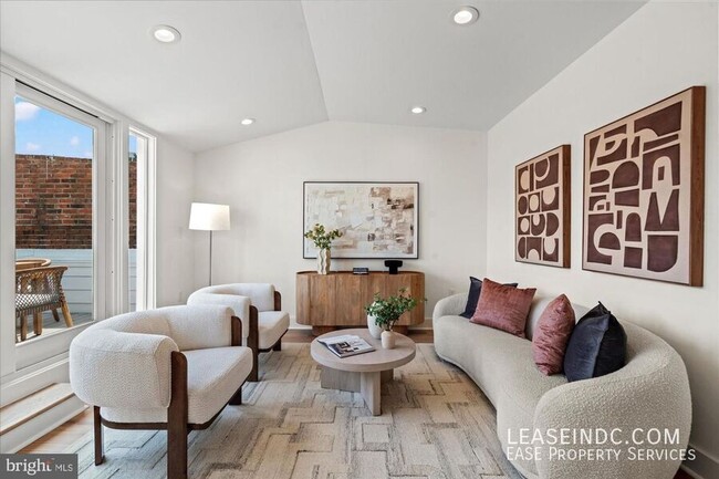 Building Photo - 1708 1/2 10th Street NW-