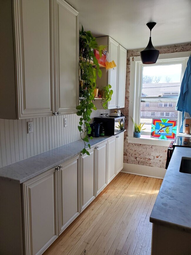 Building Photo - Laurel220 (KC-JF)