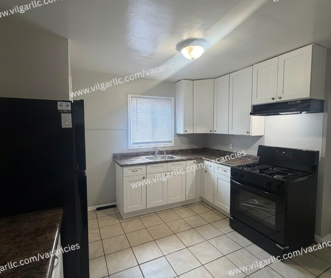 Building Photo - Newly updated 5 Bedrooms, 2- Bathroom Home
