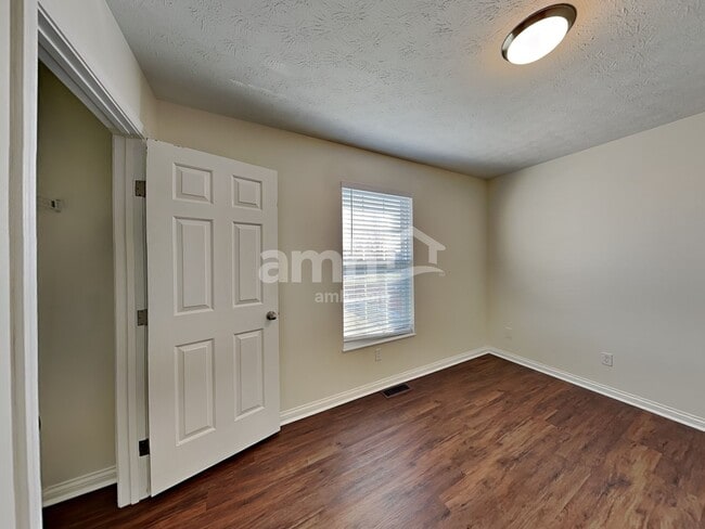 Building Photo - 2159 Glenview Dr