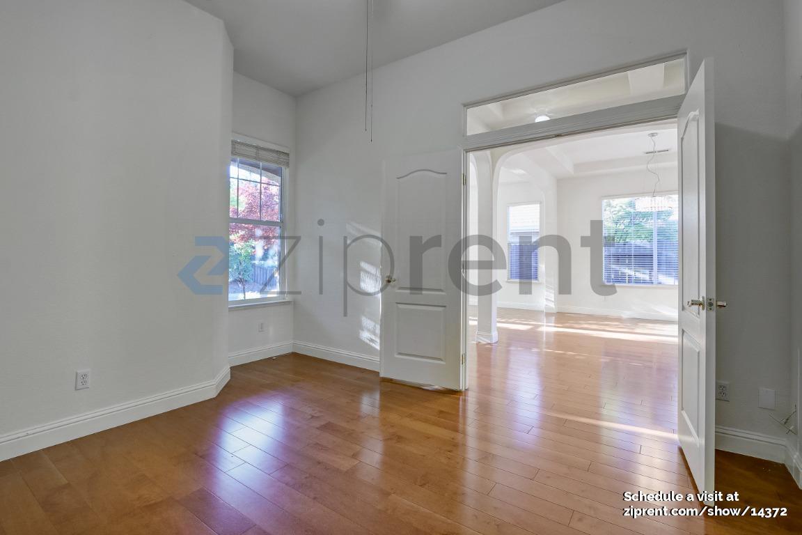 Building Photo - Unit