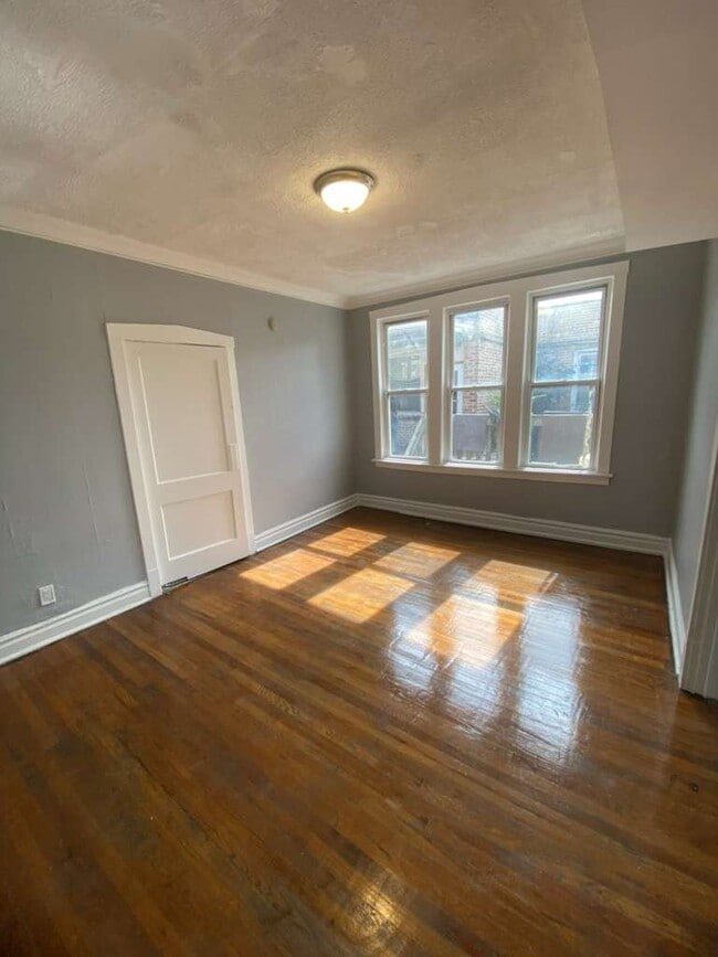 Building Photo - 5252 Roosevelt Rd