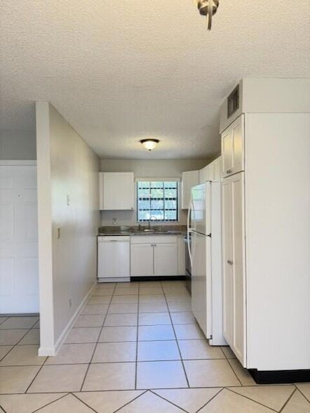Building Photo - 3050 Norwood Pl