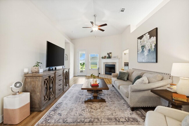 Building Photo - 585 Riverwalk Cir