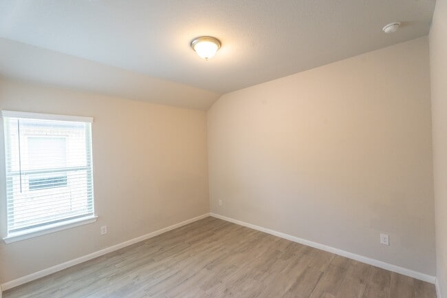 Building Photo - 388 Kendall Crest Dr