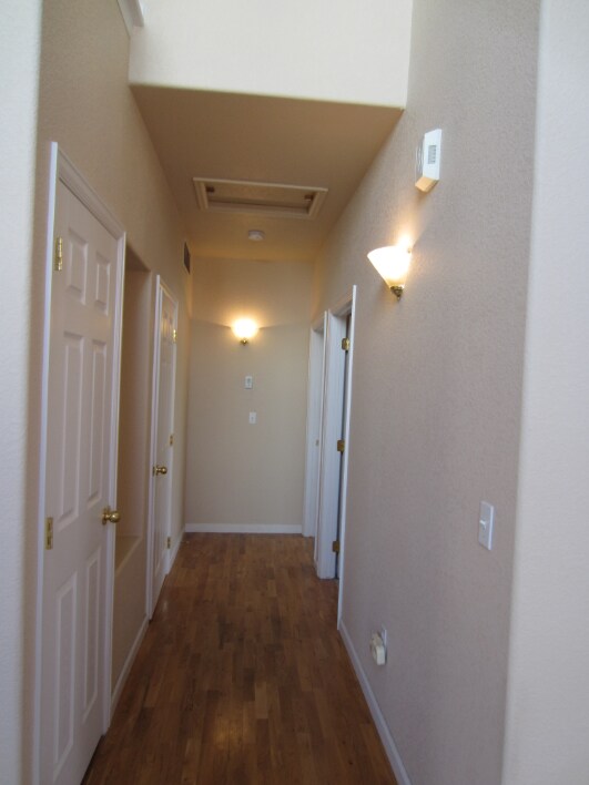 Building Photo - MOVE IN SPECIAL! Move in before July 1, 2026 Receive $300 off of 1st Months Rent.  2br/ 2ba Townh...