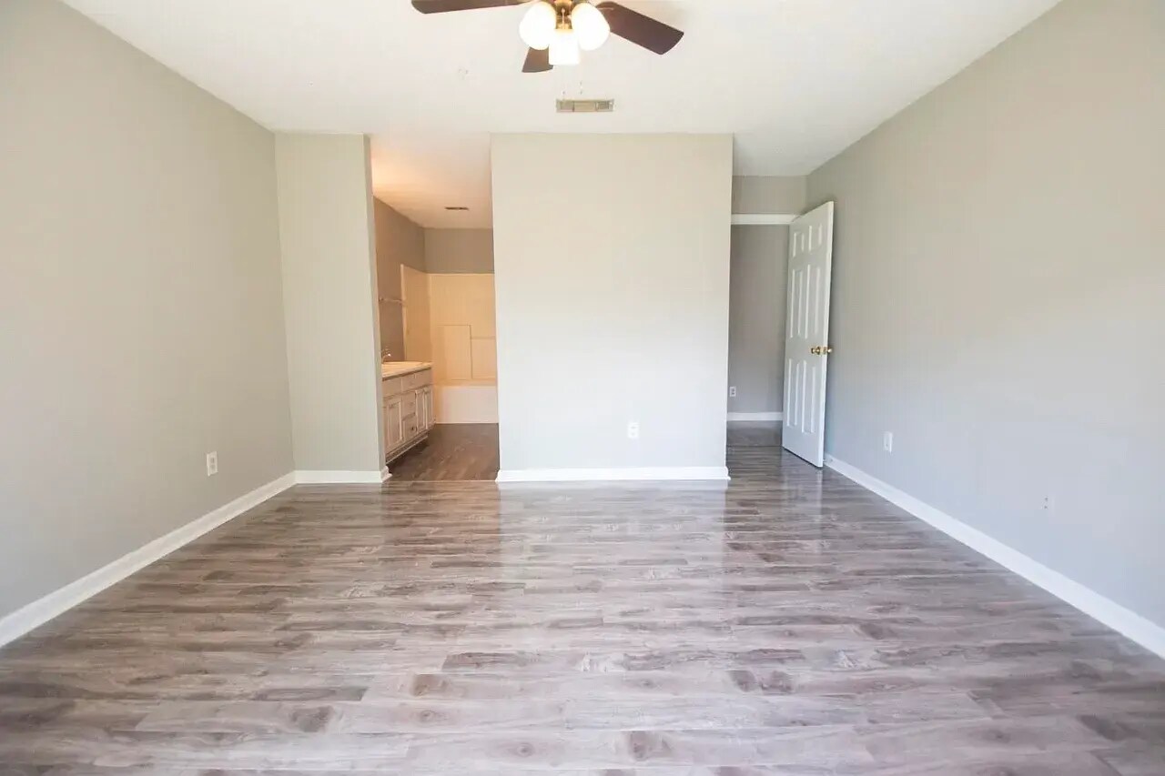 Building Photo - 102 Pleasant Breeze Way