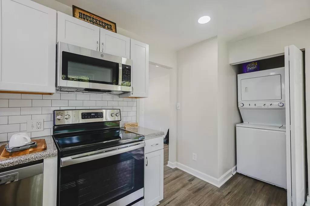 Building Photo - 2106 Longleaf Dr