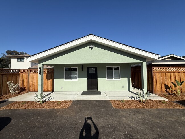 Building Photo - 1212 Chanticleer Ave