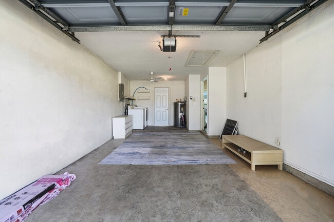 Building Photo - 4502 Parrot Ave