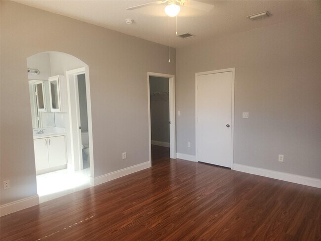 Building Photo - 4915 Tradewinds Ter