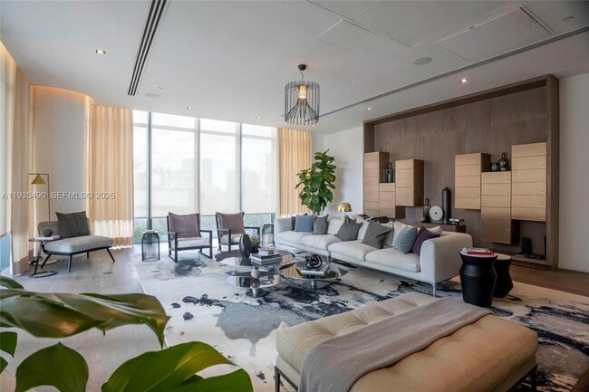 Building Photo - 650 NE 32nd St