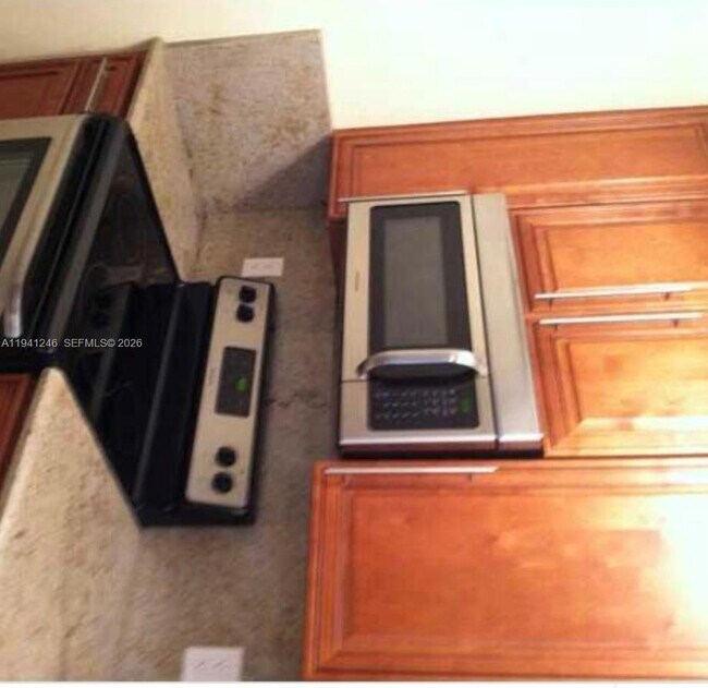 Building Photo - 2614 Riverside Dr