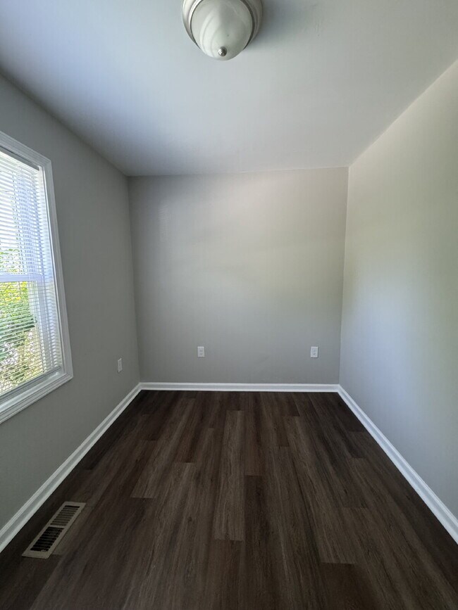 Building Photo - 1754 Meadowbrook Terrace
