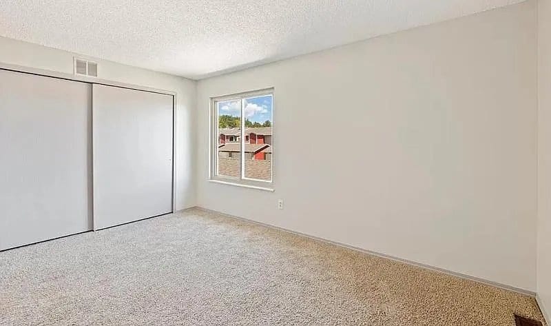 Building Photo - 440 W Rockrimmon Blvd
