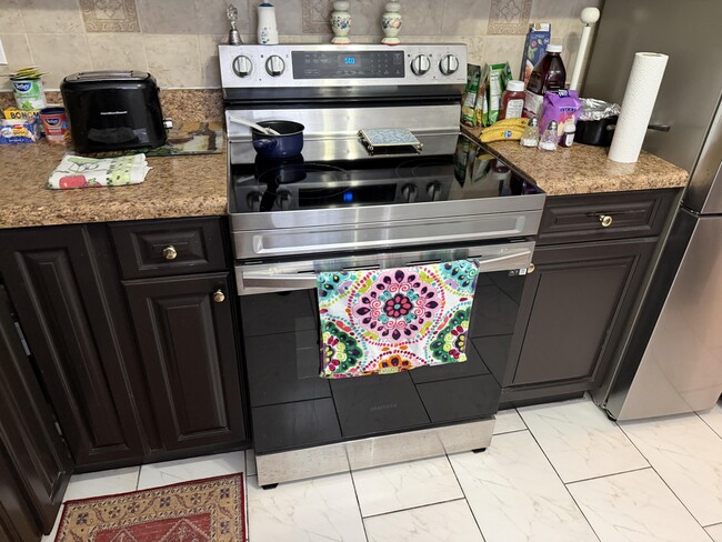 Building Photo - 502 Davis Rd