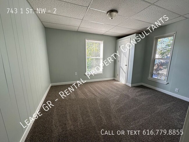 Building Photo - Two Bedroom Upper Duplex w/ Laundry In Unit!