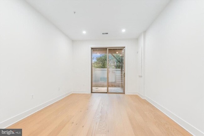 Building Photo - 10113 Dalmatian St