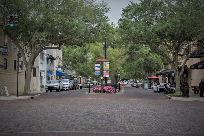 Building Photo - 2/2 Winter Park condo just 1/4 mile to Par...