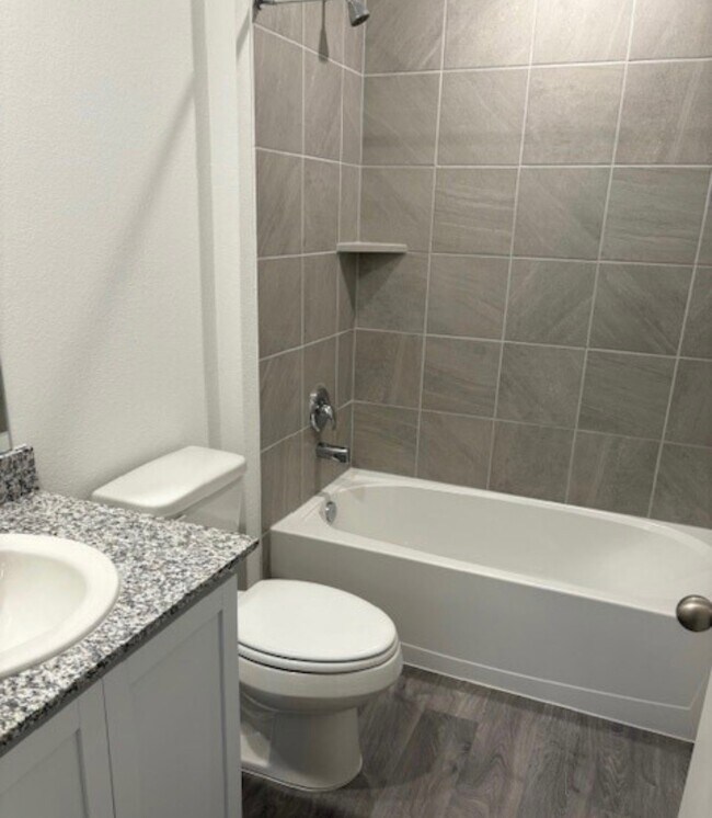 Building Photo - 14634 New Vlg Dr