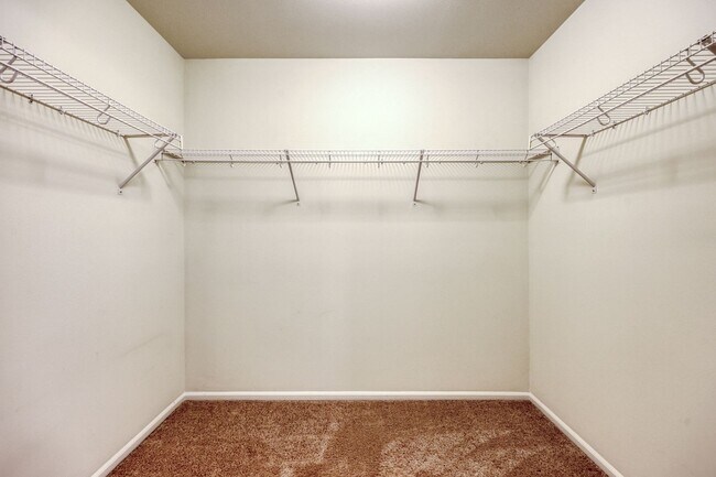 Building Photo - 4 bed plus den - easy I-5 access and JBLM commute. N Thurston School District