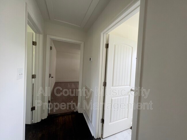 Building Photo - 1013 Chadwell Dr