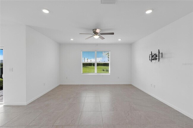 Building Photo - 42392 Cascade Dr