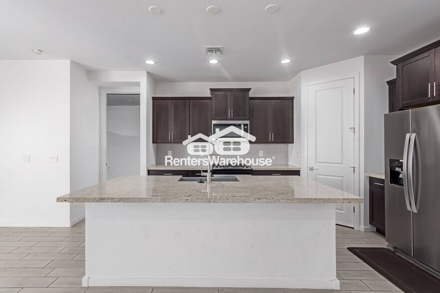 Building Photo - 6824 W Vly Vw Dr