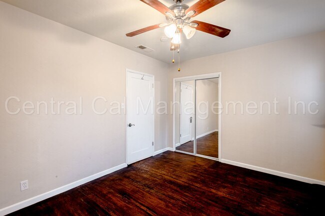 Building Photo - 2 Bedroom/1 Bath Home - $1795 Per Month!