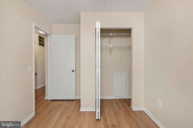 Building Photo - 1327 Alderton Ln