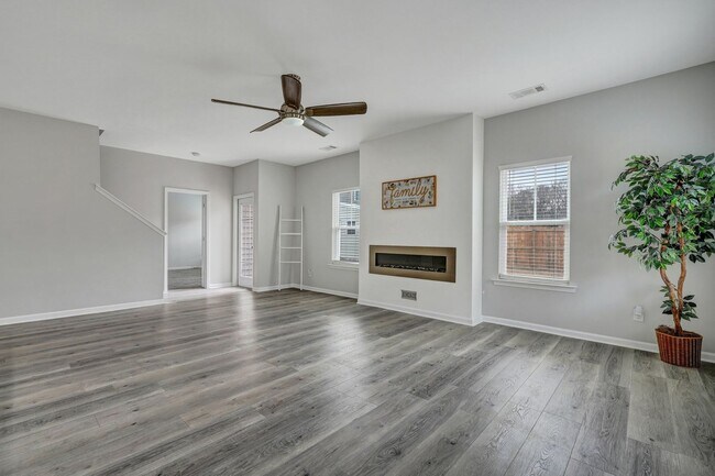 Building Photo - 1 Sunny Ct