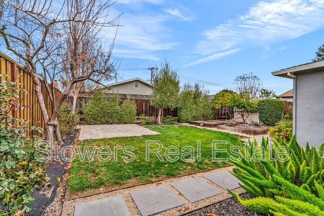 Building Photo - 3928 Dartmouth Way