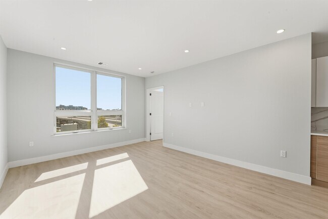 Building Photo - 40 Center St