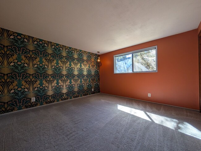 Building Photo - Fantastic 3-Bedroom, 2.5-Bath Home In East Eugene!