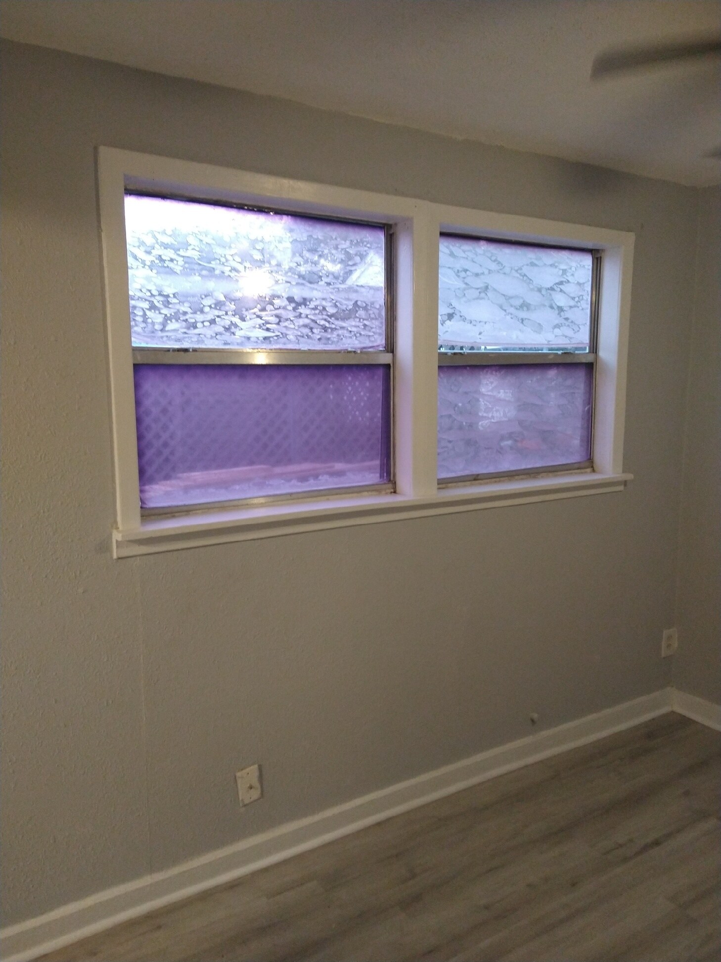 Building Photo - 502 E Lott Ave