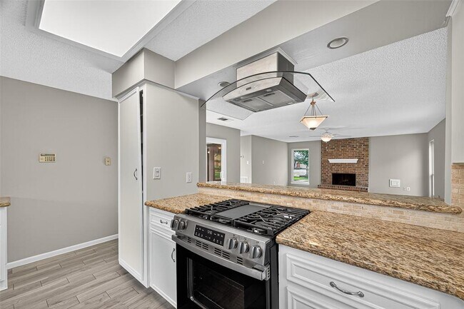 Building Photo - 16019 Parksley Dr