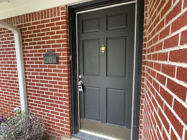 Building Photo - 1208 Tulane Ave