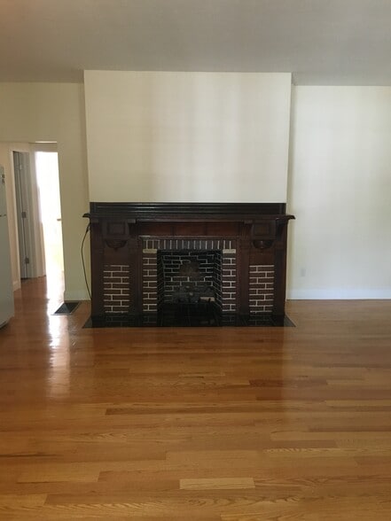 Building Photo - 406 Pawtucket St